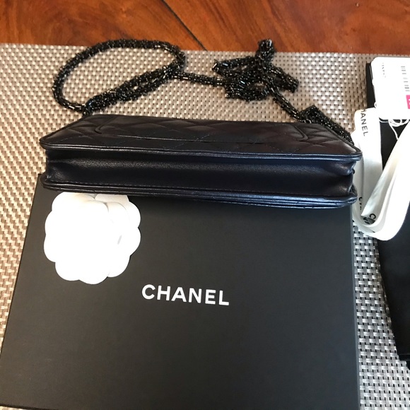 !!SOLD!! CHANEL reissue WOC wallet on Chain - Picture 5 of 12